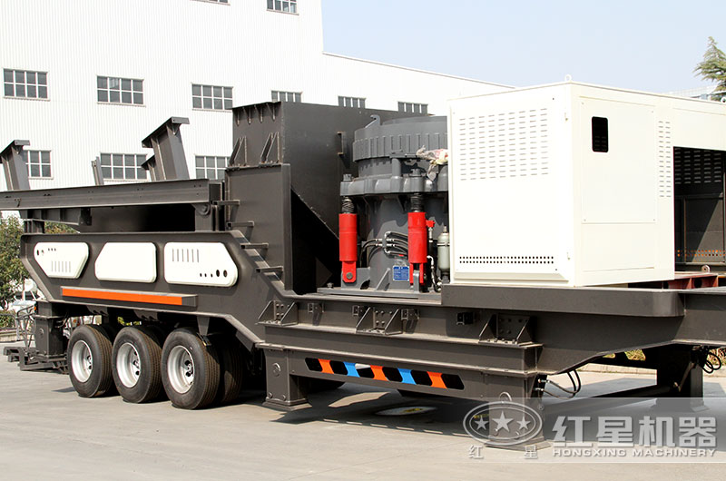 輪胎式圓錐移動破碎機(jī)廠區(qū)實(shí)拍圖