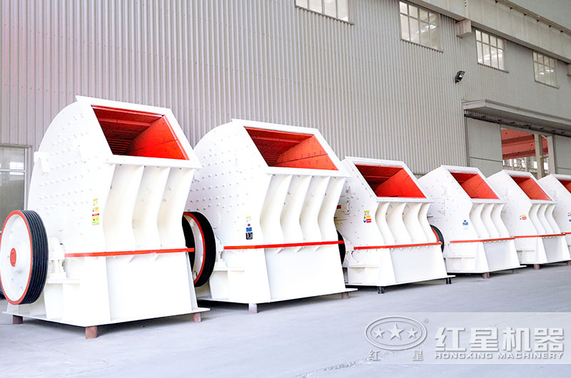 重錘式破碎機車間實拍圖，多種規(guī)格可選