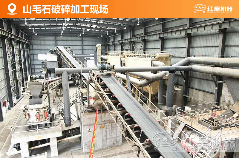 山毛石破碎加工現(xiàn)場
