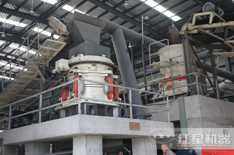 圓錐破作業(yè)現(xiàn)場(chǎng) 圓錐破作業(yè)現(xiàn)場(chǎng)