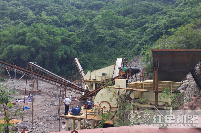 四川日產(chǎn)一萬噸碎石作業(yè)現(xiàn)場